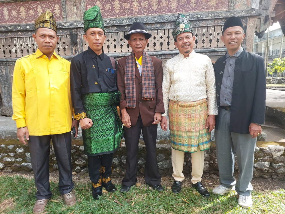 Tiga Doktor Sentil Sertifikasi Tanah Ulayat Minangkabau
