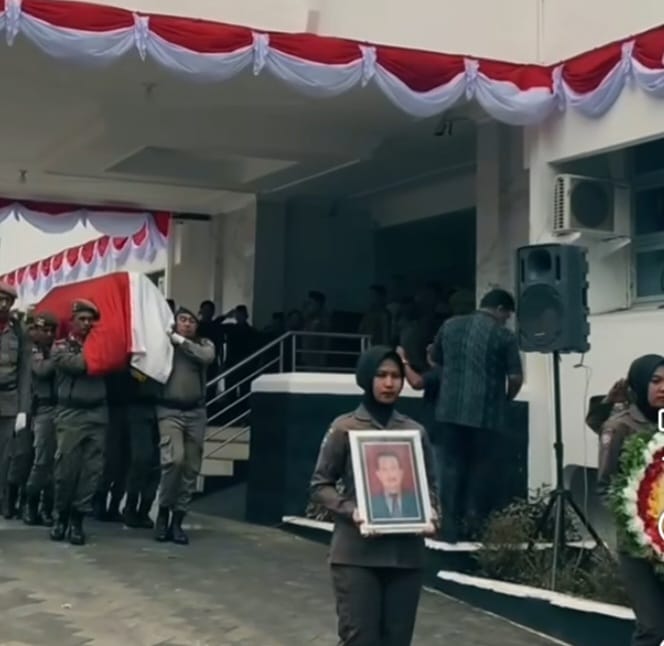 Bupati Eka Putra Lepas Almarhum DR. Alfian Jamrah  di Kantor Bupati Tanah Datar