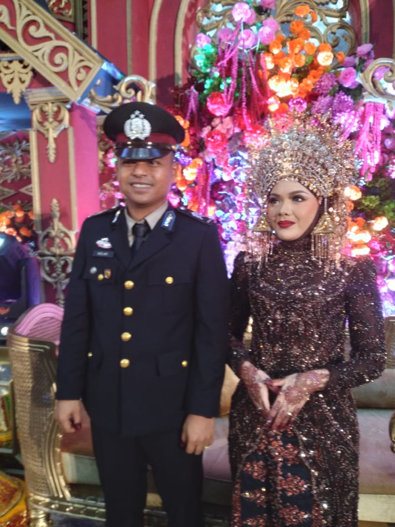 Bak Pinang Dibelah Dua, Salwiyatul Jannah Dipersunting Brigadir Helki Zulpadli