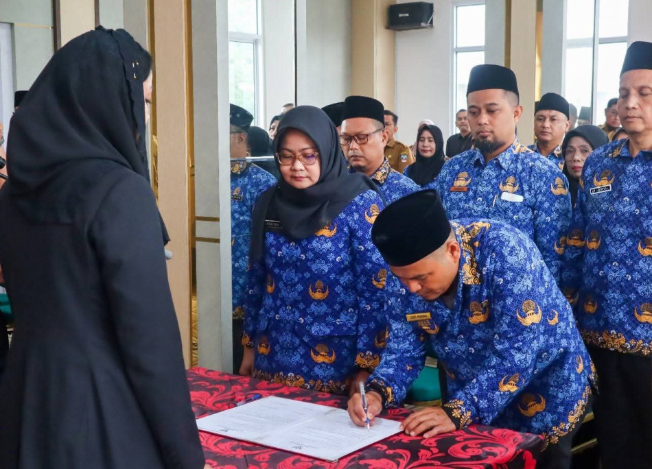 Bupati Lantik dan Ambil Sumpah 35 Pejabat Administrator dan Pengawas