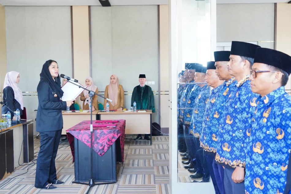 Bupati Dharmasraya Lantik 22 Pejabat Administrator, Pengawas dan Fungsional