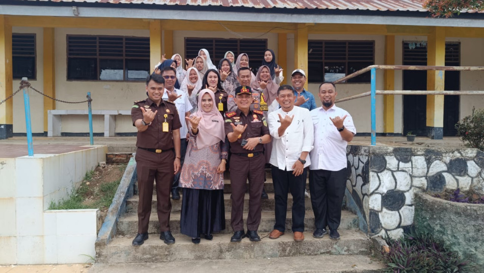 Dikirimi Surat Kaleng ke Polda. Kajari Dharmasraya Sumanggar Siagian Berikan Pendampingan Hukum Pada Proyek Revitalisasi SMPN 3 Sungai Rumbai