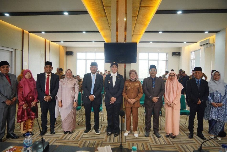 Bupati Dharmasraya Annisa Lantik Lima Pejabat Eselon II