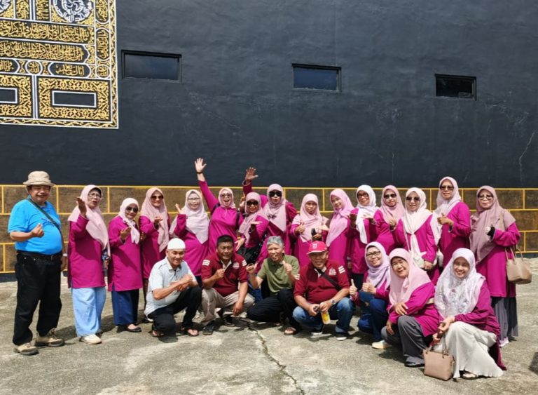 Warga Arai Pinang 1  Batusangkar Kunjungi Masjid di Sungai Duo. Suasana Serasa di Masjidil Haram.