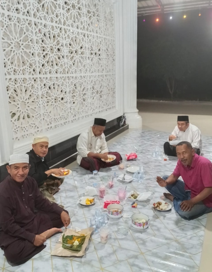Jemaah Masjid Ar Rahman Gelar Buka Puasa Perdana. Pengurus Fasilitasi Menu Berbuka Musafir