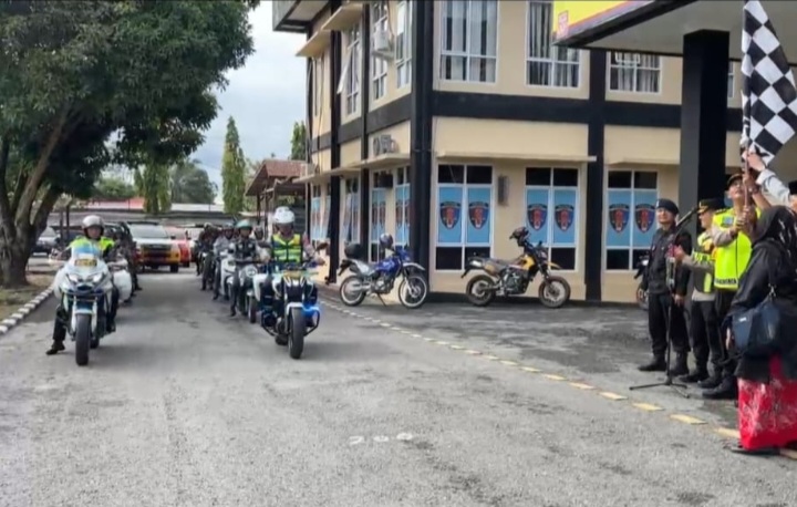 Kapolres Dharmasraya Pimpin Apel Pengamanan Malam Takbiran, Tekankan Sinergi dan Humanis