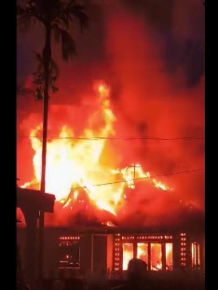 Lebaran Belum Usai, Rumah Warga Pulau Punjung Hangus Tak Bersisa