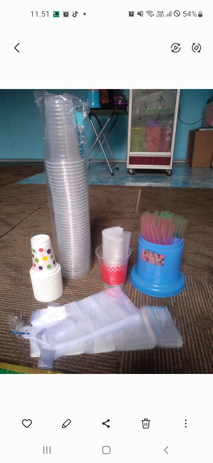 Lonjakan Harga Plastik Picu Kenaikan Harga Kuliner UMKM. Pedagang Siasati Cari Stok Lama